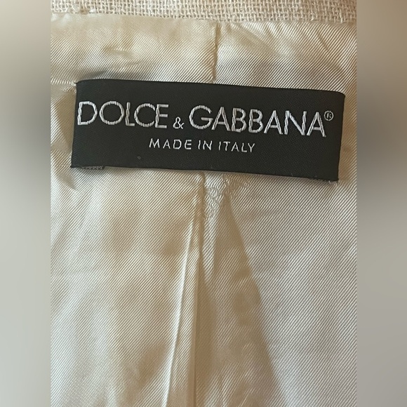 DOLCE & GABBANA White suit with floral details.
Jacket with button closure. - Picture 12 of 16